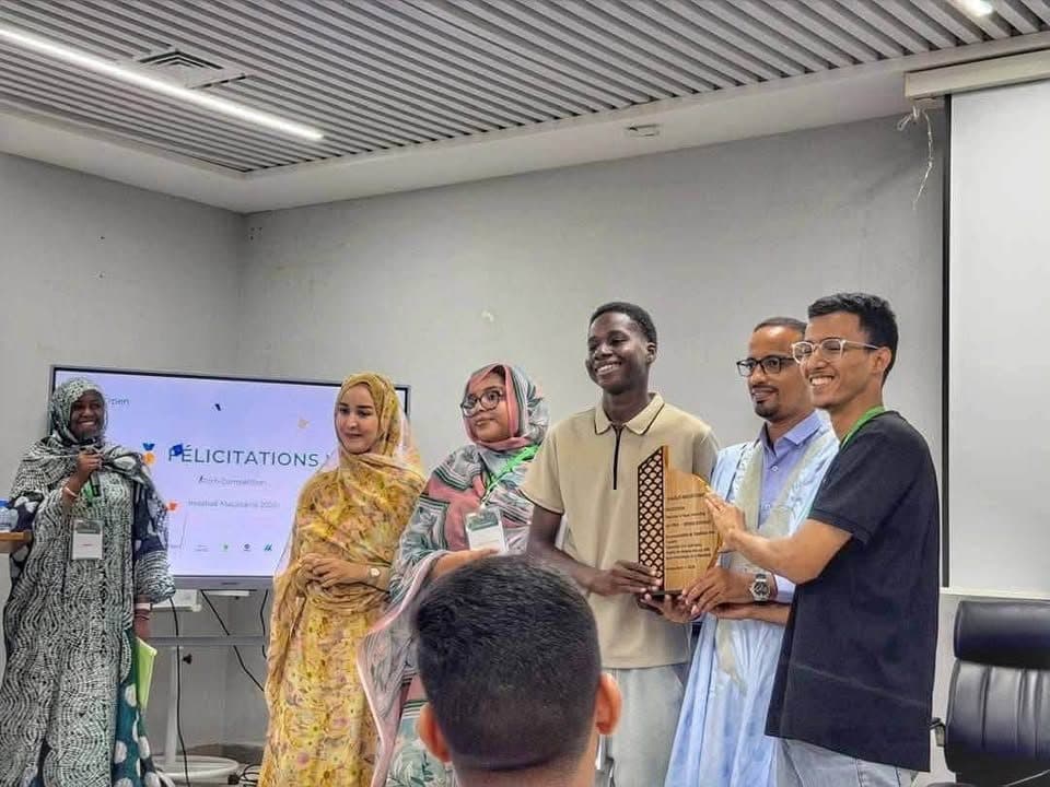 Les trois prix du hackathon IndabaX Mauritania 2026